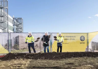 Spatenstich zum neuen Parkhaus - Urs Zimmerli, CEO GETEC Schweiz, Beat Käser, Gemeindeammann Stein (AG), Stephan Buser, Site Head GETEC PARK.STEIN (von Links)