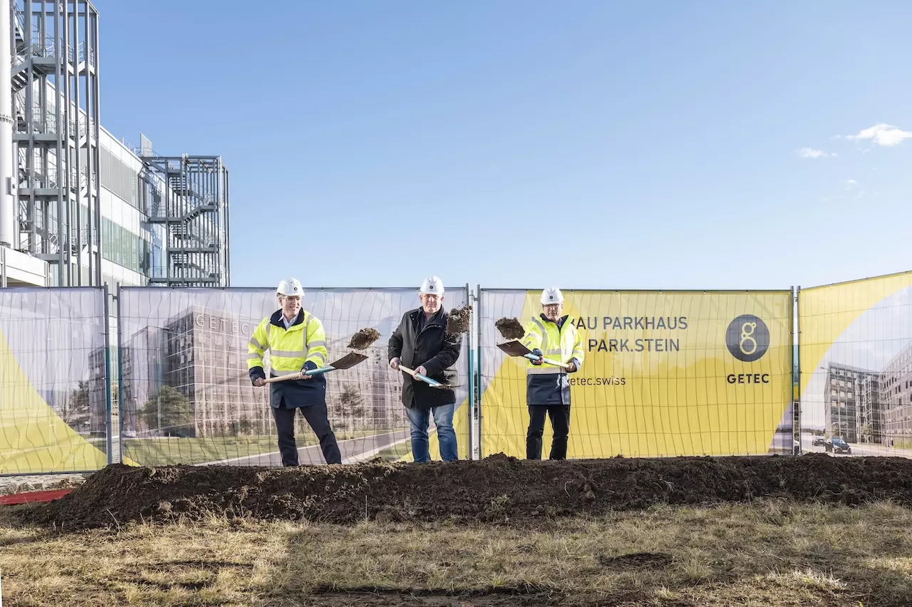 GETEC Spatenstich - Parkhaus Spatenstich zum neuen Parkhaus - Urs Zimmerli, CEO GETEC Schweiz, Beat Käser, Gemeindeammann Stein (AG), Stephan Buser, Site Head GETEC PARK.STEIN (von Links)