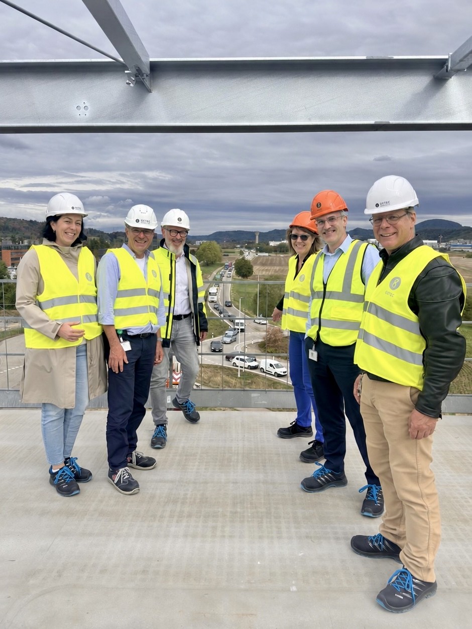 Management besichtigt die Parkhaus-Baustelle